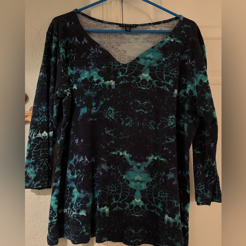 Tribal 3/4 sleeve top